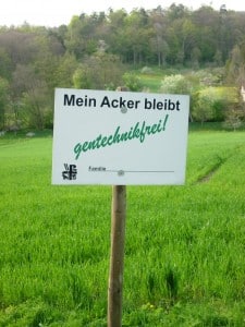 Genfrei Feld mit Schild