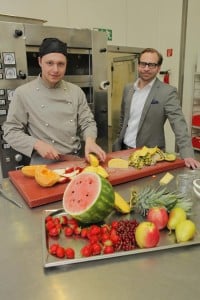 RA Christoph Broich (rechts) und Koch-Azubi Ricardo Lehnen. Foto: Broich