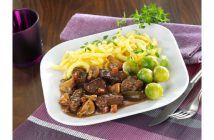 Rezept: Hirschragout mit Rosenkohl und Spätzle