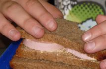 11. Deutscher Kongress für Schulverpflegung Schulkind mit Pausenbrot