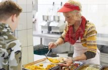 Projekt zur Abfallvermeidung in Schulen und Kitas Essensausgabe Schule