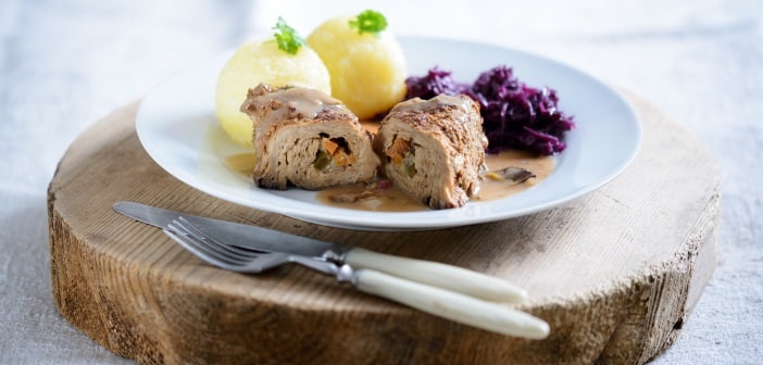 Sojaroulade mit Thüringer Klößen und Rotkohl