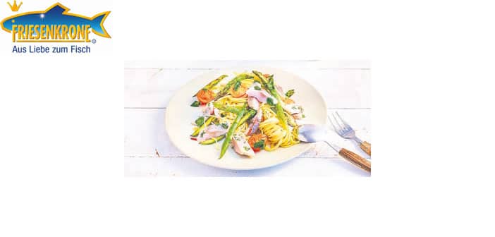 Kräuter-Filets mit Spaghettini, Spargel und Tomaten