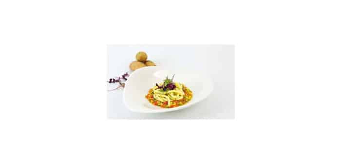 Kartoffel-Spaghetti auf Gemüseragout